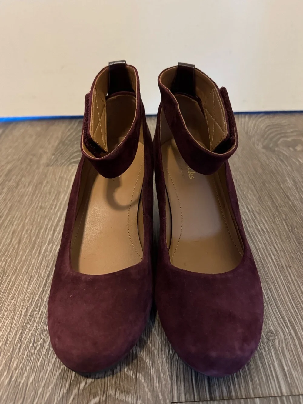 NWOT Clarks Artisan Bassett Mist Suede Wedges in Burgundy